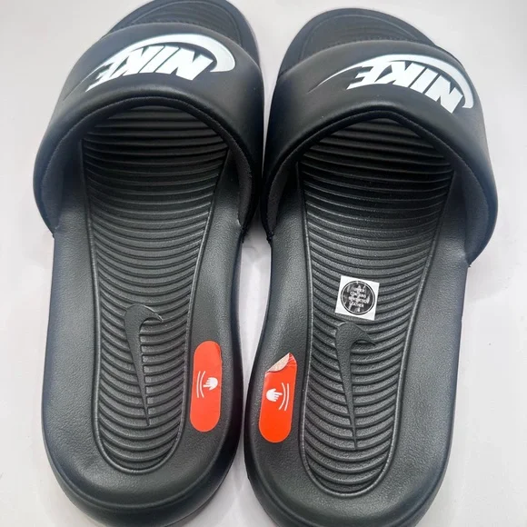 Nike Black and White Men's Sandals. - Picture 2 of 4